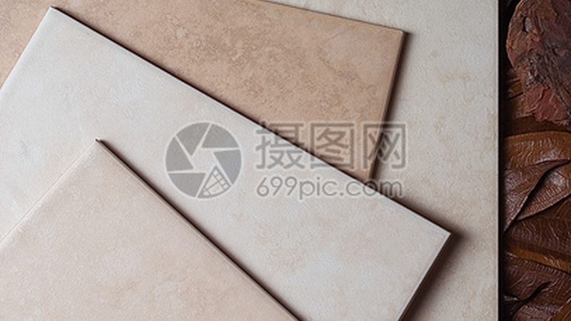 岩板餐桌与实木餐桌：材质与风格的差异化解析**